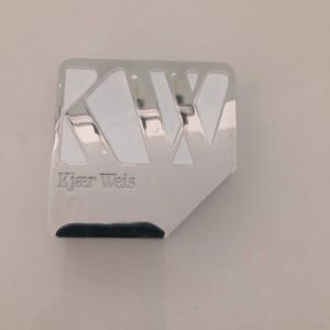 Kjaer Weis magnetic foundation compact